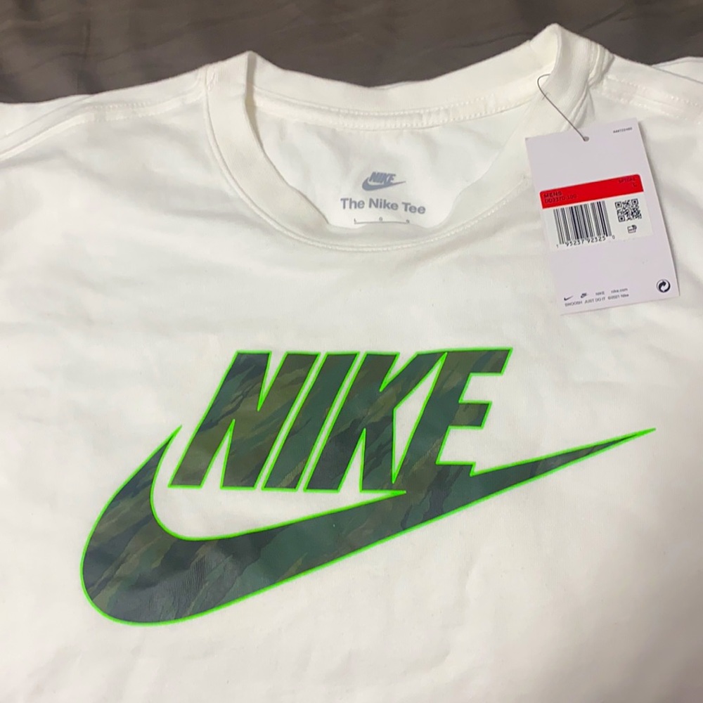 Brand new Nike tee! Size Large fire color way 🔥